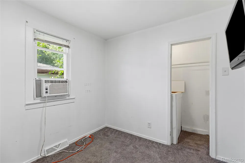 23074 Powell Avenue Hazel Park City, MI 48030