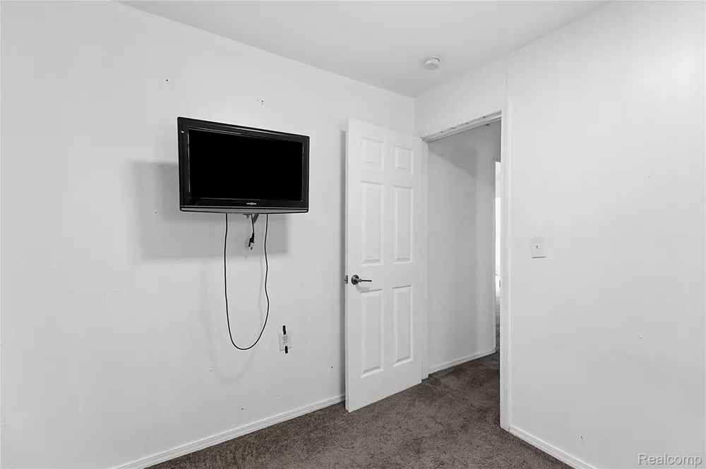 23074 Powell Avenue Hazel Park City, MI 48030