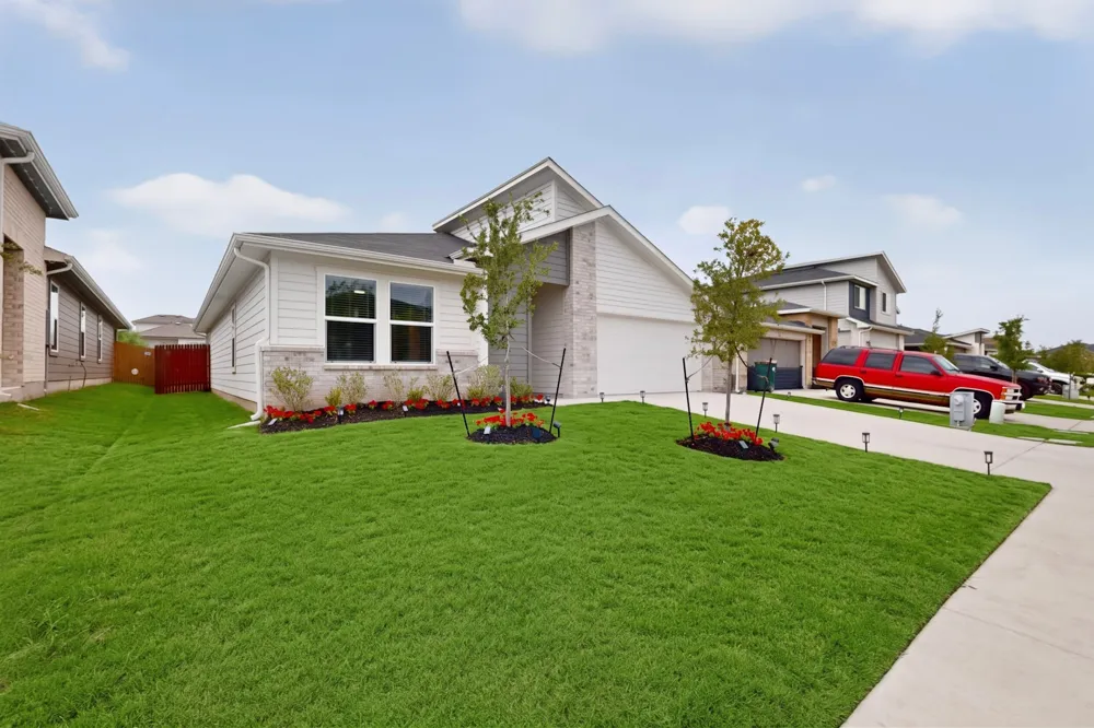 315 Gladiola Loop Kyle, TX 78640