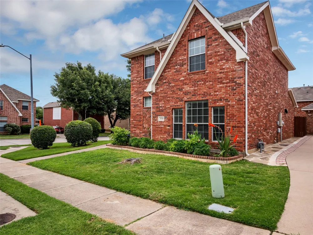 114 Constitution Drive Euless, TX 76040