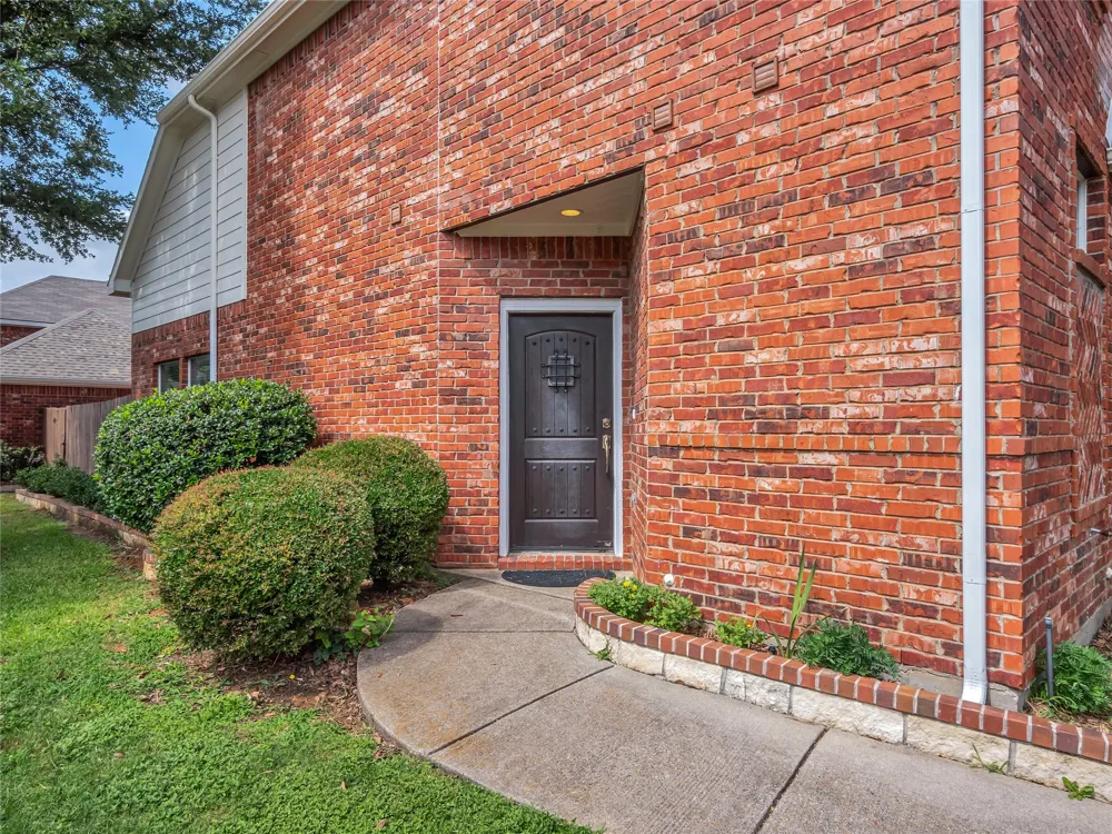 114 Constitution Drive Euless, TX 76040