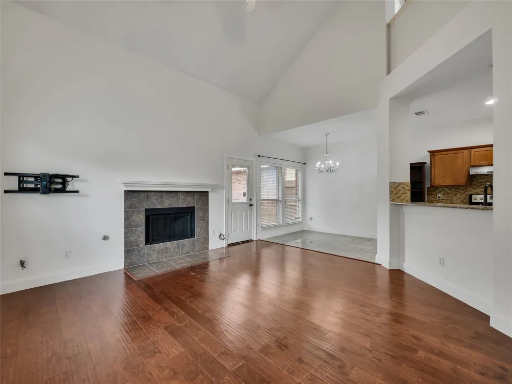 114 Constitution Drive Euless, TX 76040