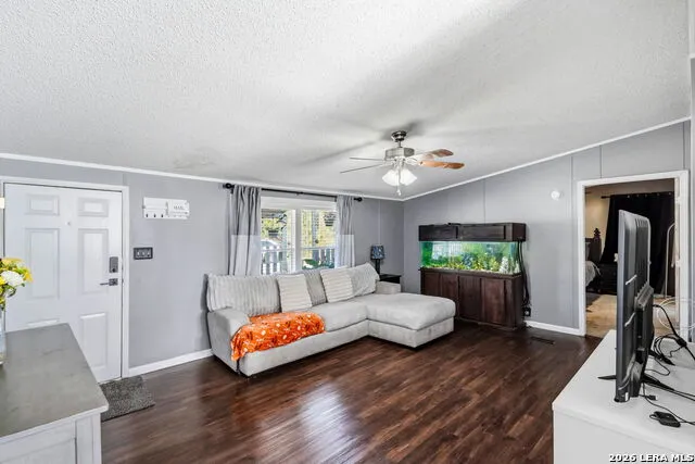 104 County Road 4637 Hondo, TX 78861