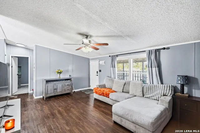 104 County Road 4637 Hondo, TX 78861