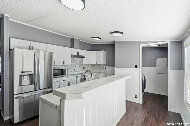104 County Road 4637 Hondo, TX 78861