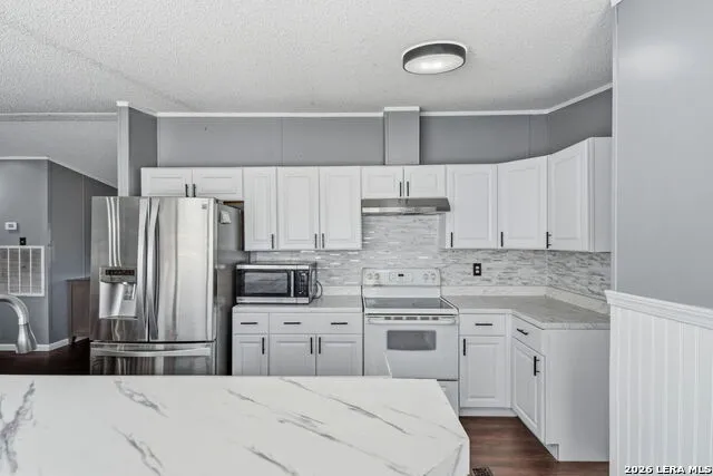 104 County Road 4637 Hondo, TX 78861