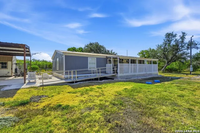 104 County Road 4637 Hondo, TX 78861