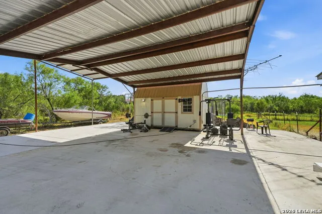 104 County Road 4637 Hondo, TX 78861