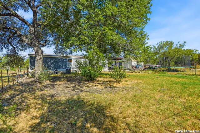 104 County Road 4637 Hondo, TX 78861