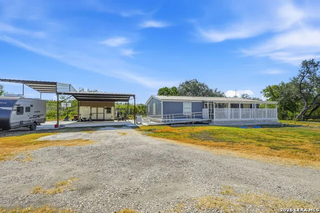 104 County Road 4637 Hondo, TX 78861