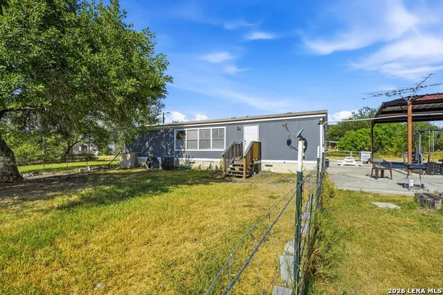 104 County Road 4637 Hondo, TX 78861