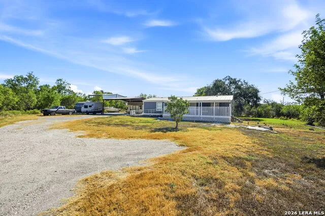 104 County Road 4637 Hondo, TX 78861