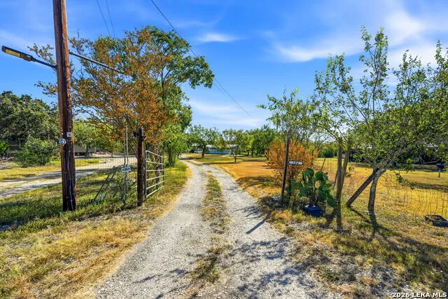 104 County Road 4637 Hondo, TX 78861