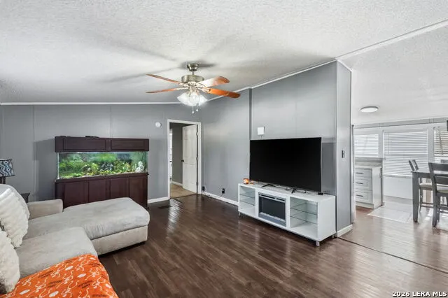 104 County Road 4637 Hondo, TX 78861