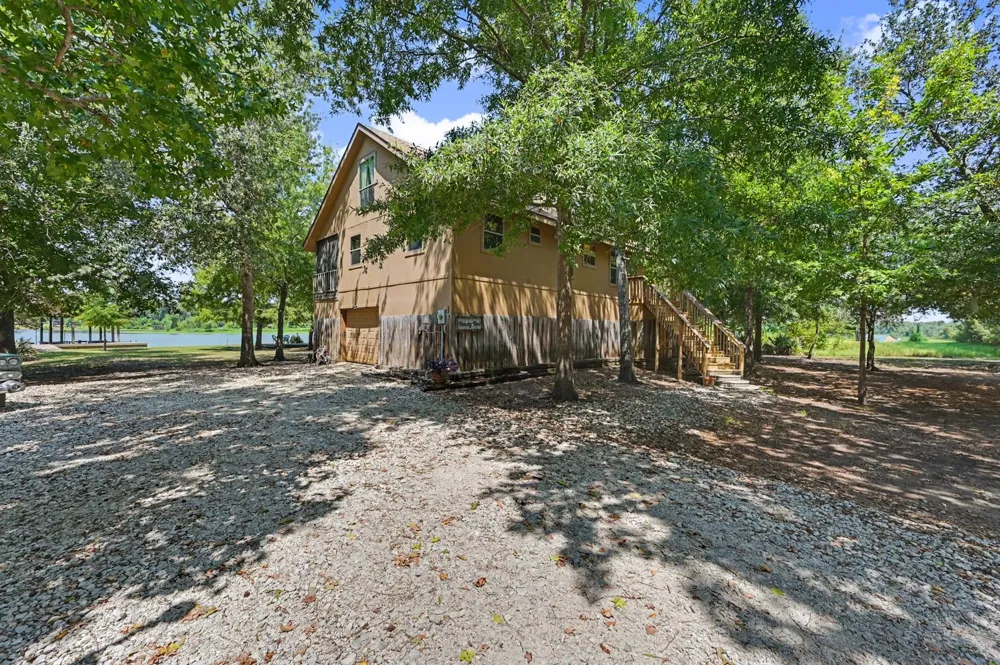 99 Lake View Drive Huntsville, TX 77320