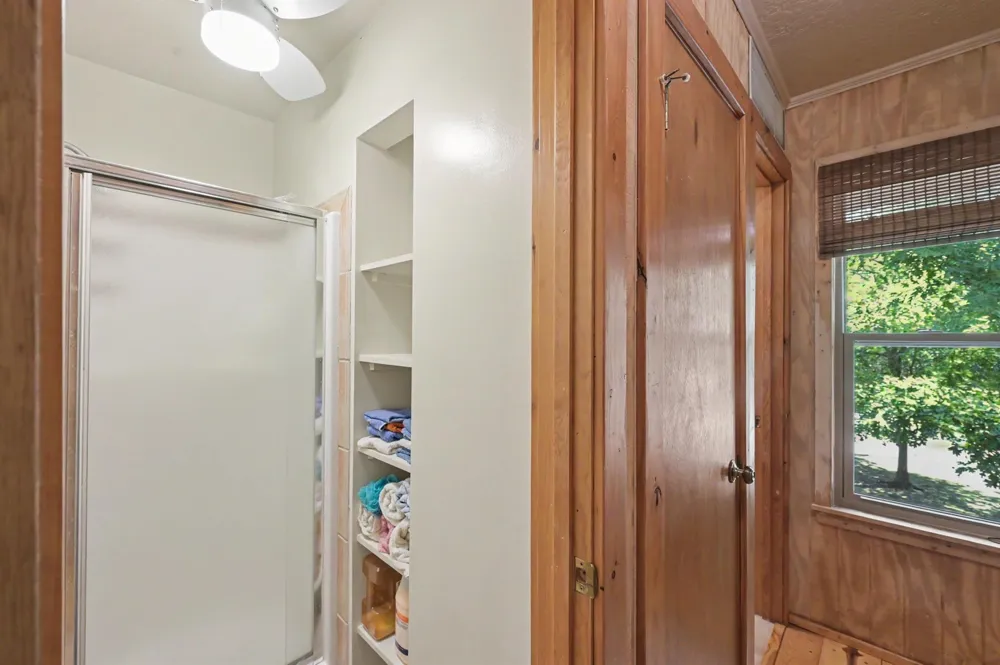 99 Lake View Drive Huntsville, TX 77320