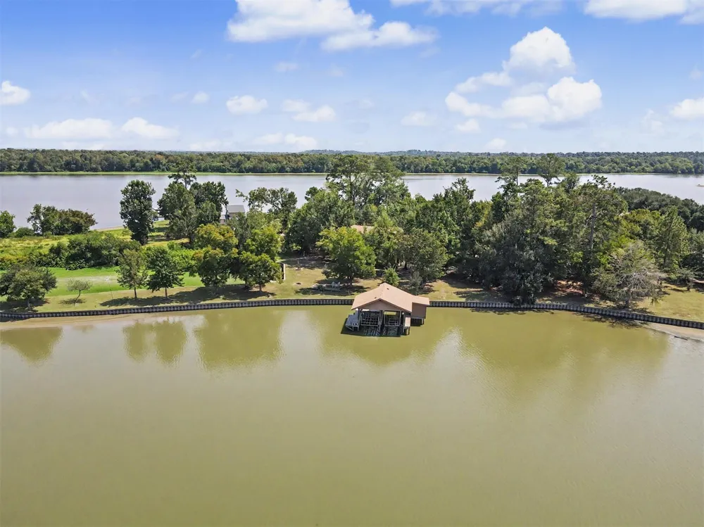99 Lake View Drive Huntsville, TX 77320