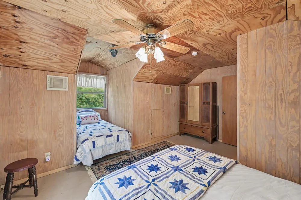 99 Lake View Drive Huntsville, TX 77320