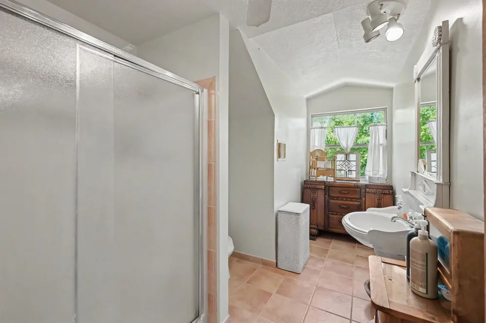 99 Lake View Drive Huntsville, TX 77320