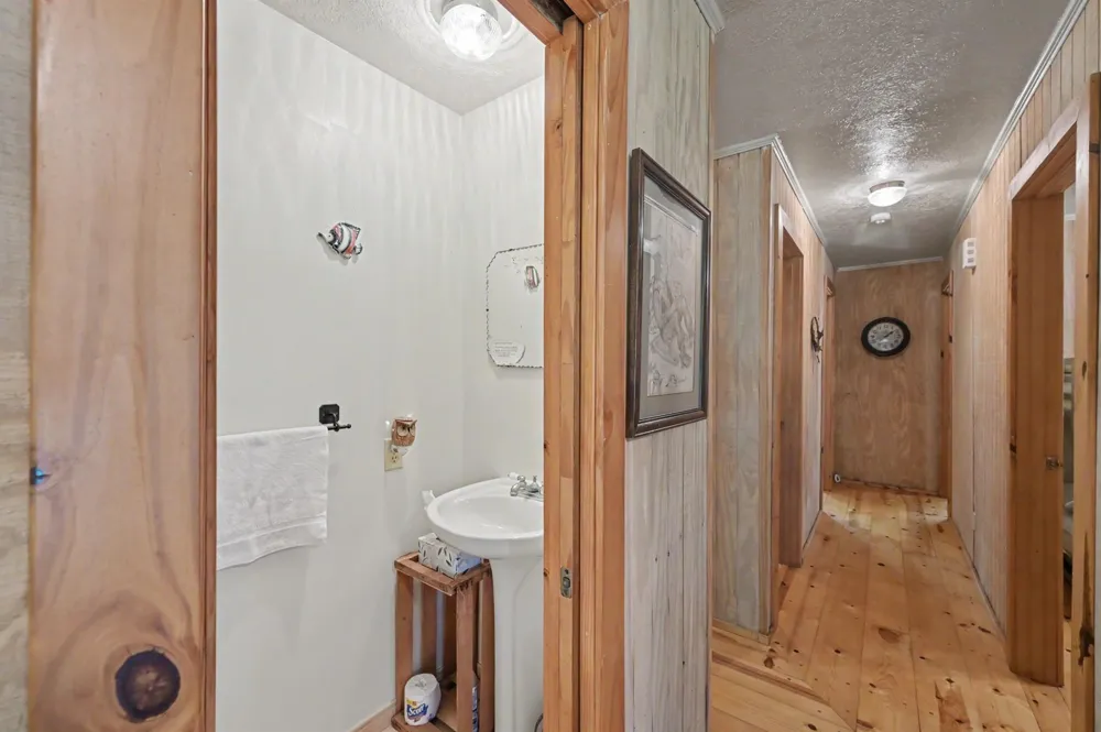 99 Lake View Drive Huntsville, TX 77320