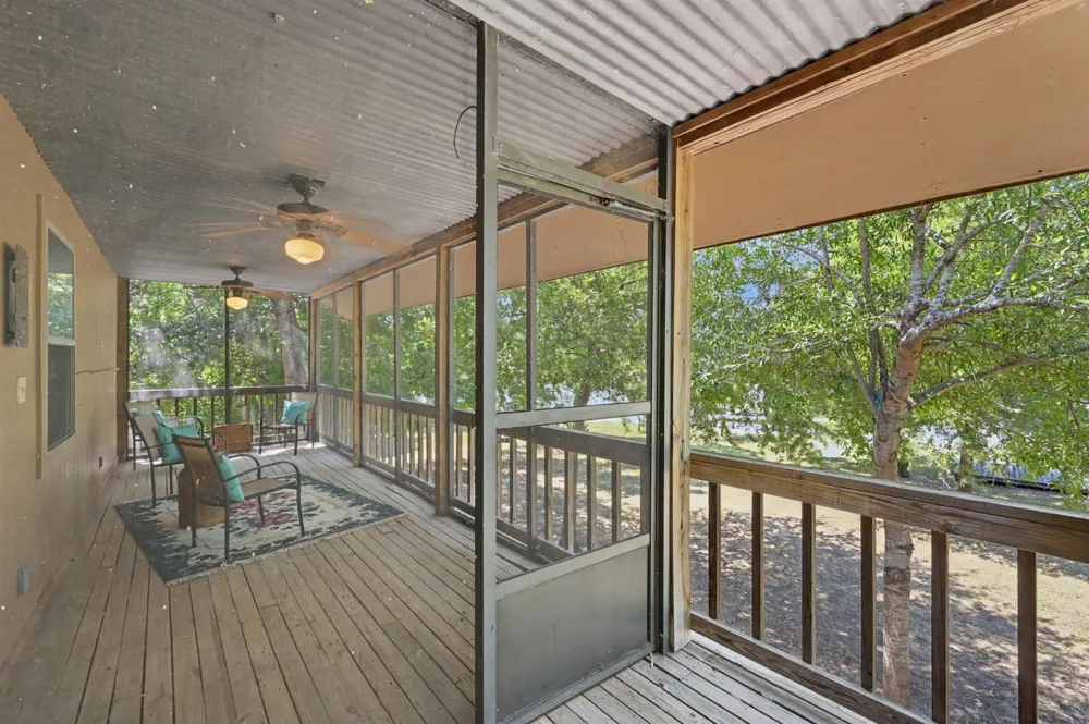 99 Lake View Drive Huntsville, TX 77320