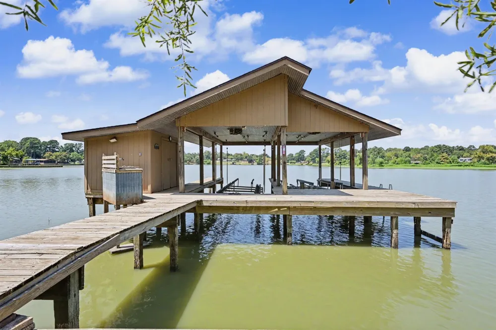 99 Lake View Drive Huntsville, TX 77320