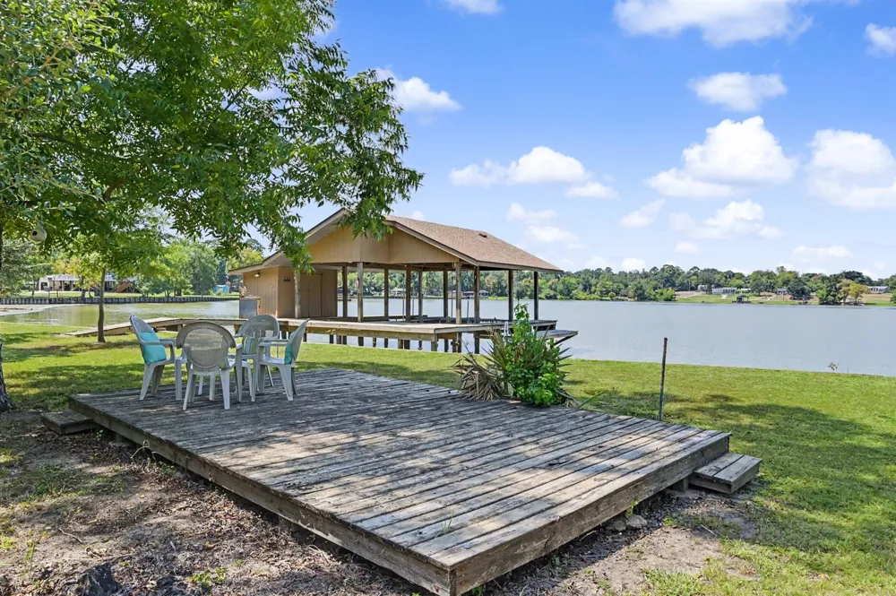 99 Lake View Drive Huntsville, TX 77320