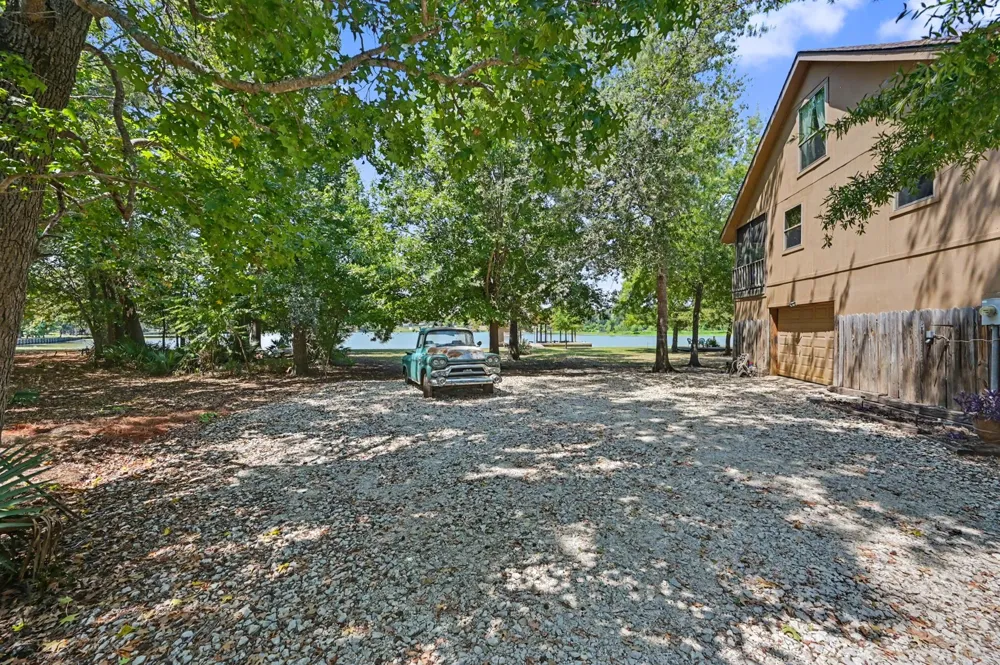 99 Lake View Drive Huntsville, TX 77320