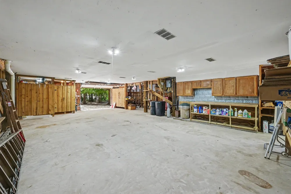 99 Lake View Drive Huntsville, TX 77320