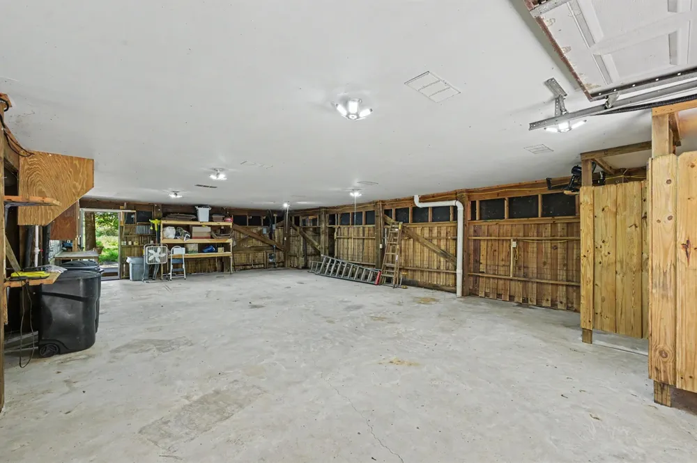 99 Lake View Drive Huntsville, TX 77320