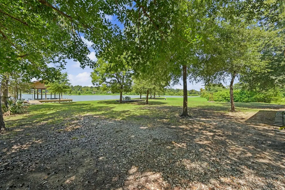99 Lake View Drive Huntsville, TX 77320