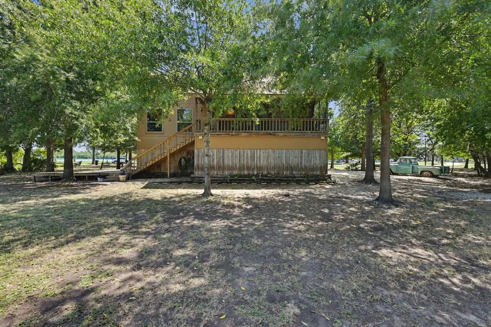 99 Lake View Drive Huntsville, TX 77320