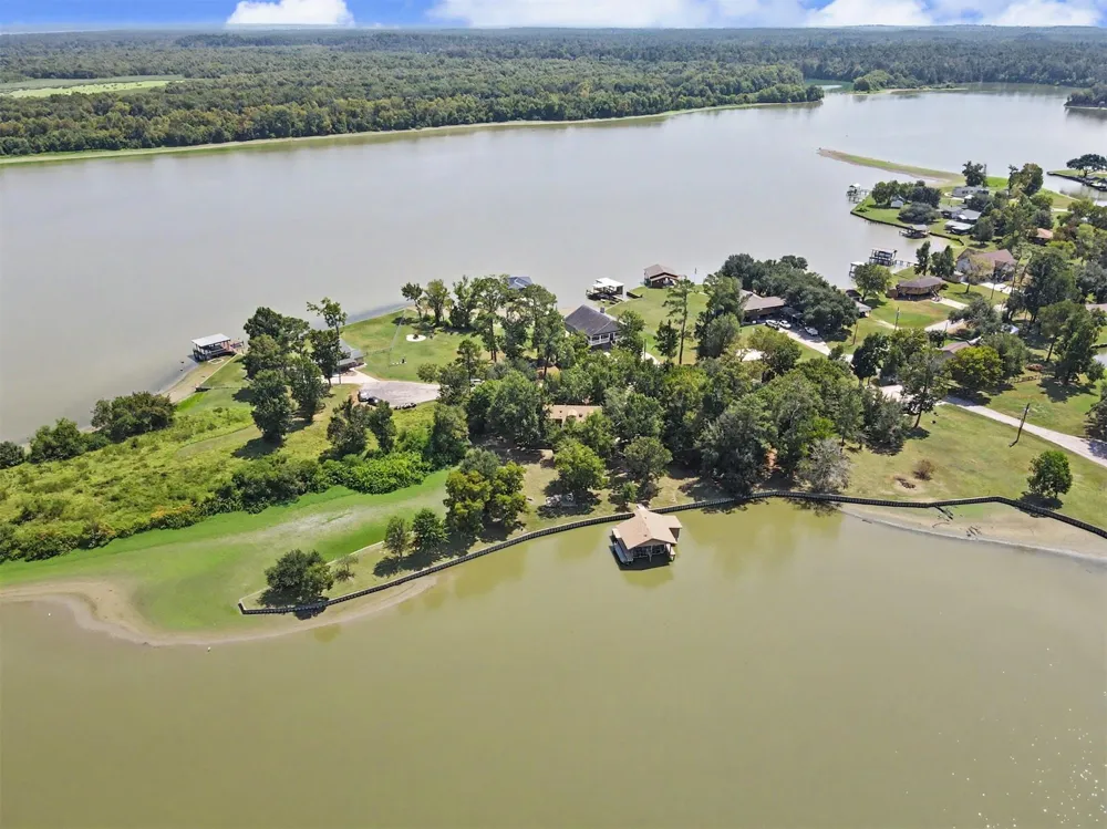 99 Lake View Drive Huntsville, TX 77320