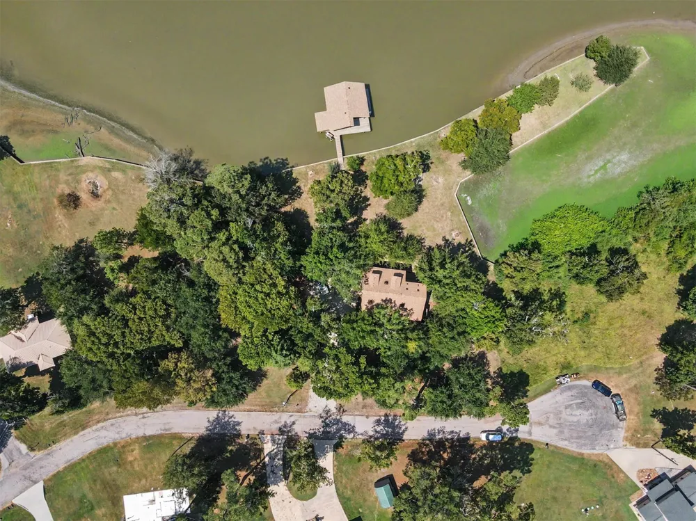 99 Lake View Drive Huntsville, TX 77320