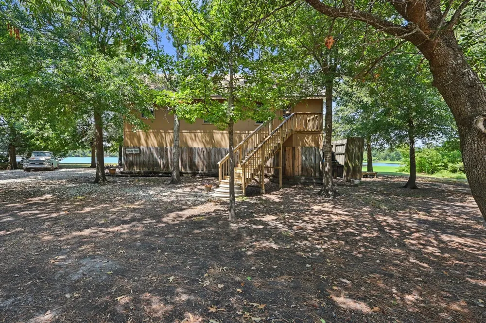 99 Lake View Drive Huntsville, TX 77320