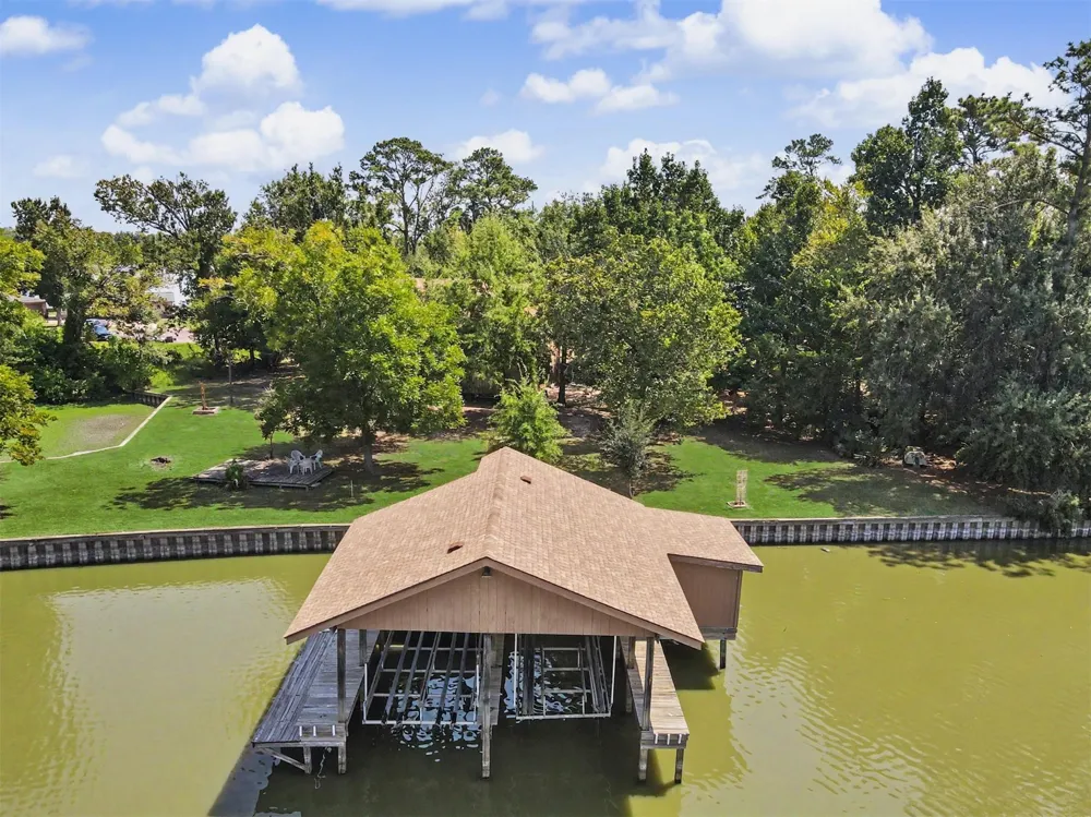 99 Lake View Drive Huntsville, TX 77320