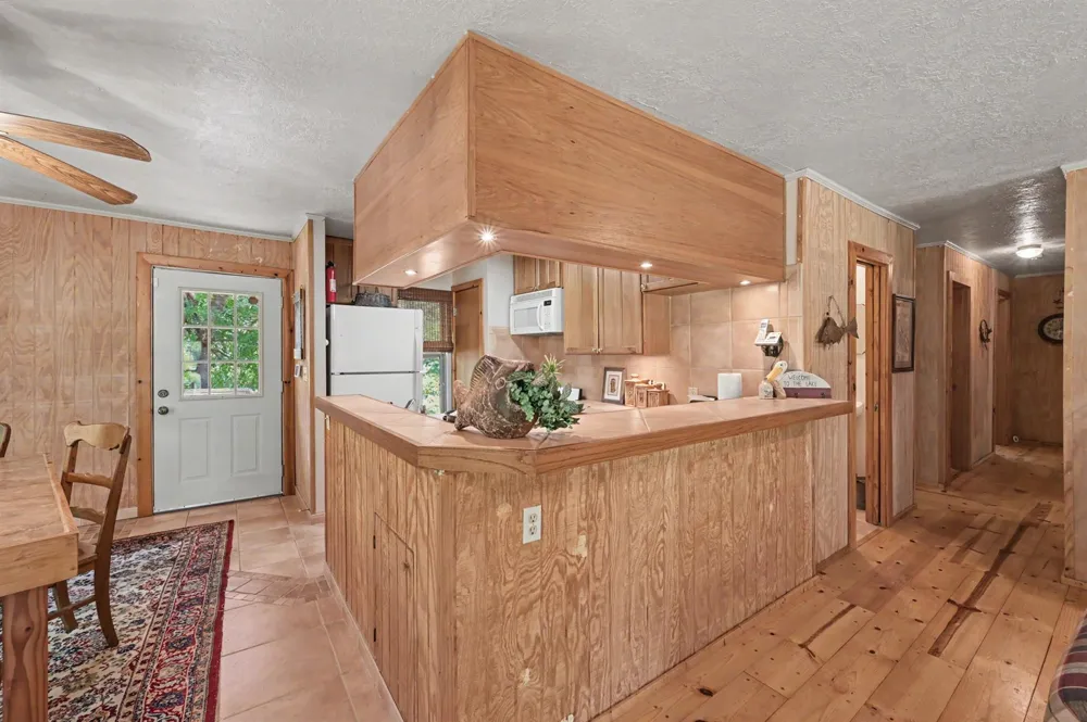 99 Lake View Drive Huntsville, TX 77320