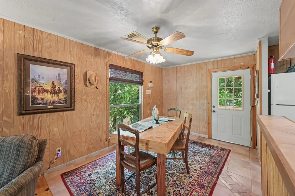99 Lake View Drive Huntsville, TX 77320