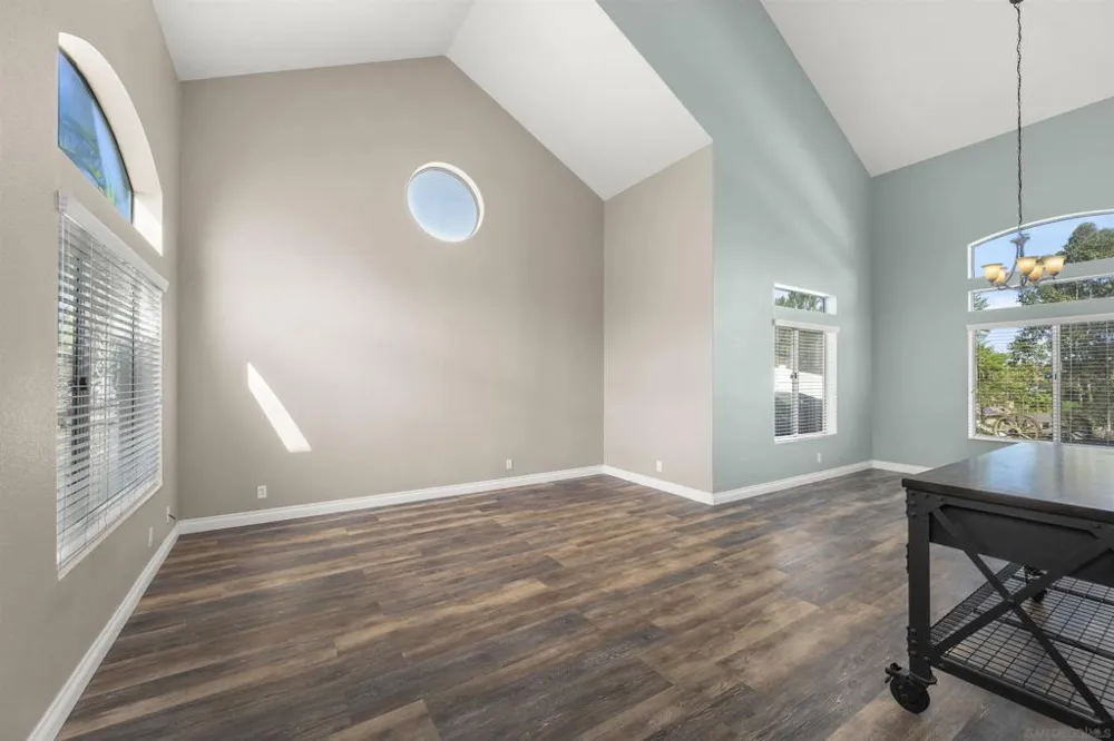 1521 Miss Elle Alpine, CA 91901