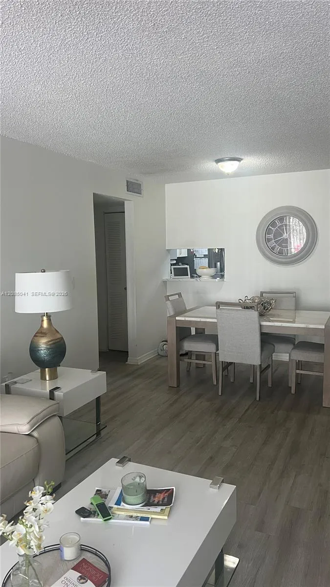1480 W 46th St #210 Hialeah, FL 33012