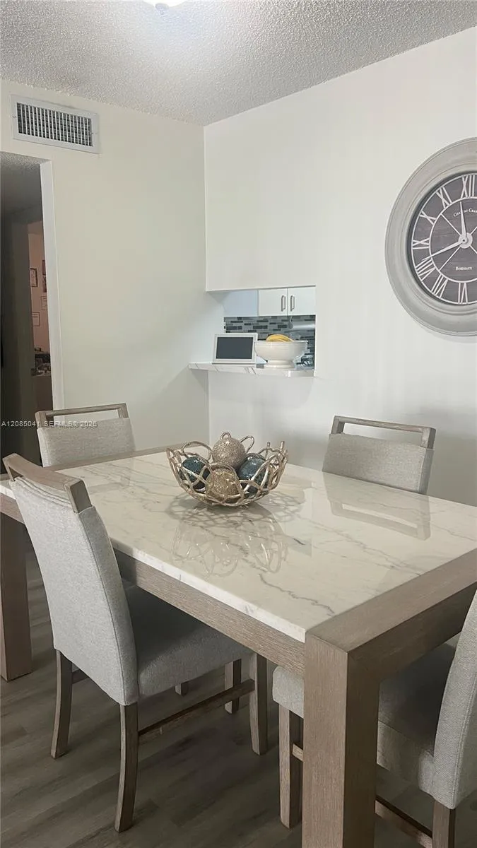1480 W 46th St #210 Hialeah, FL 33012