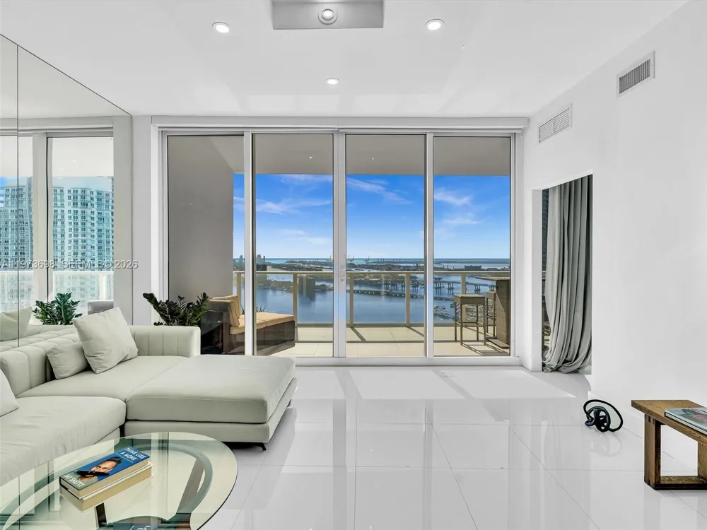 2020 Bayshore Dr #3303 Miami, FL 33137
