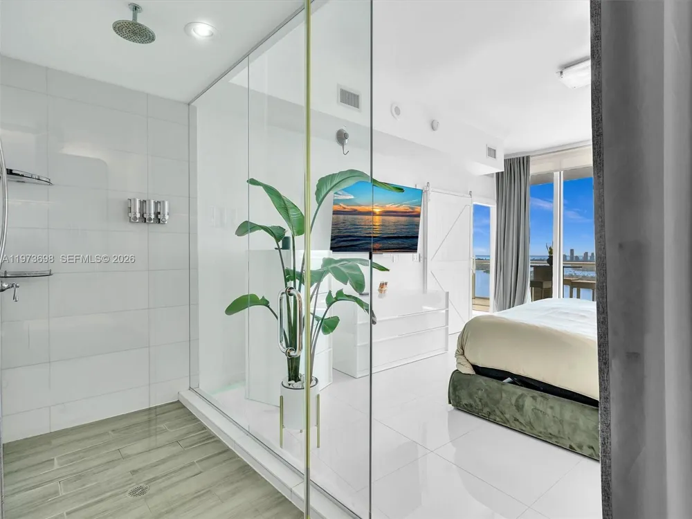 2020 Bayshore Dr #3303 Miami, FL 33137