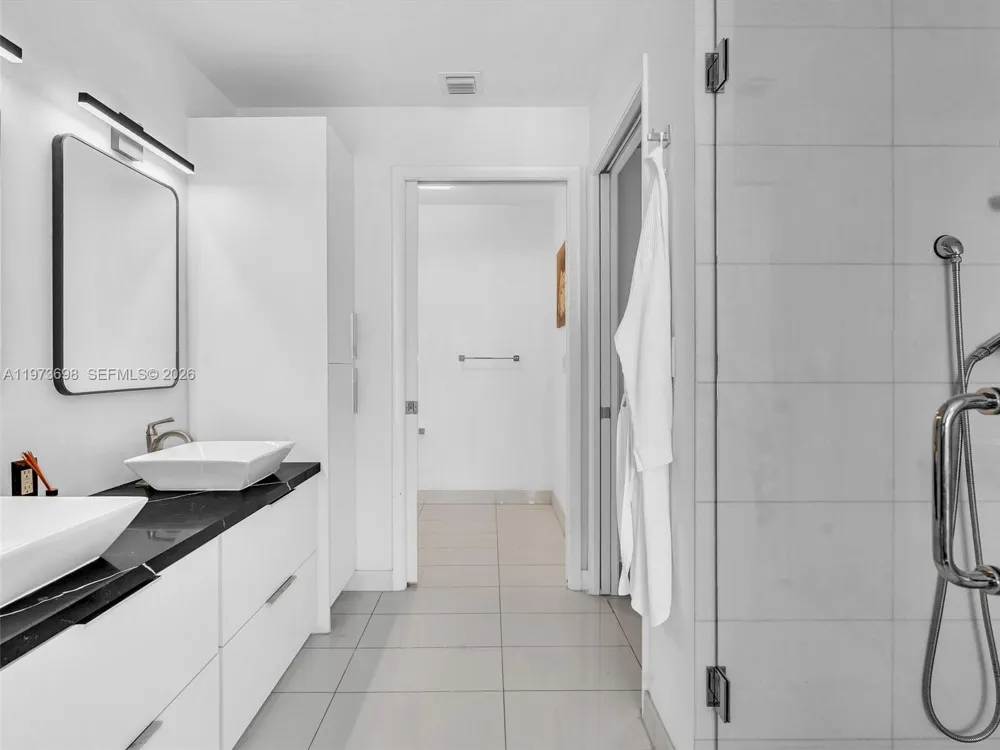 2020 Bayshore Dr #3303 Miami, FL 33137