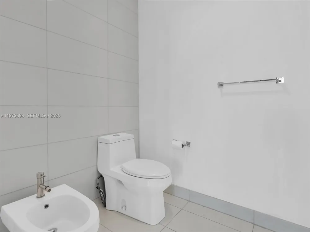 2020 Bayshore Dr #3303 Miami, FL 33137