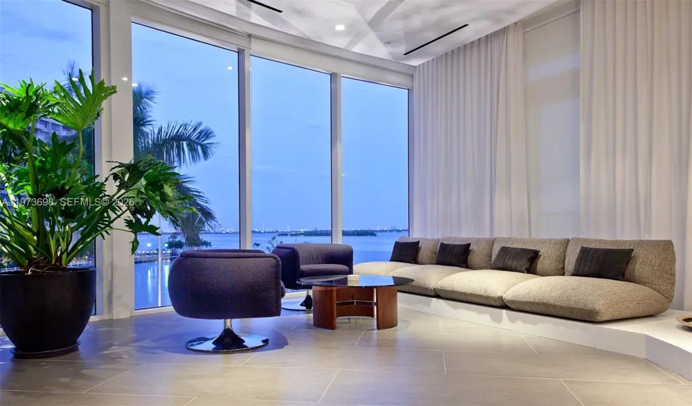 2020 Bayshore Dr #3303 Miami, FL 33137