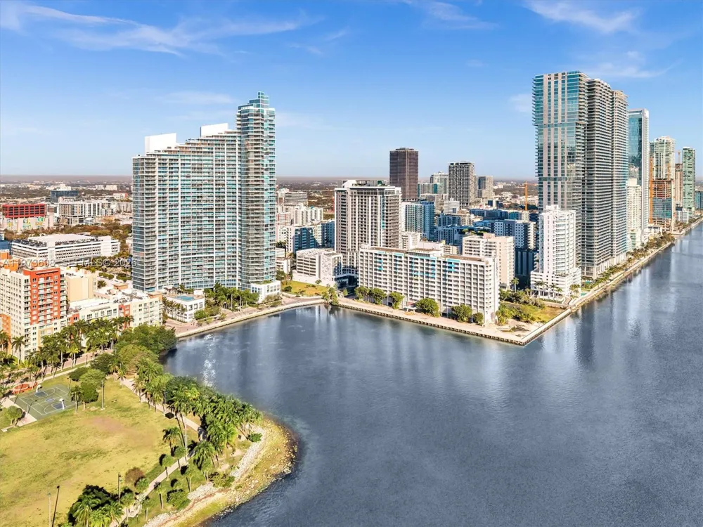 2020 Bayshore Dr #3303 Miami, FL 33137