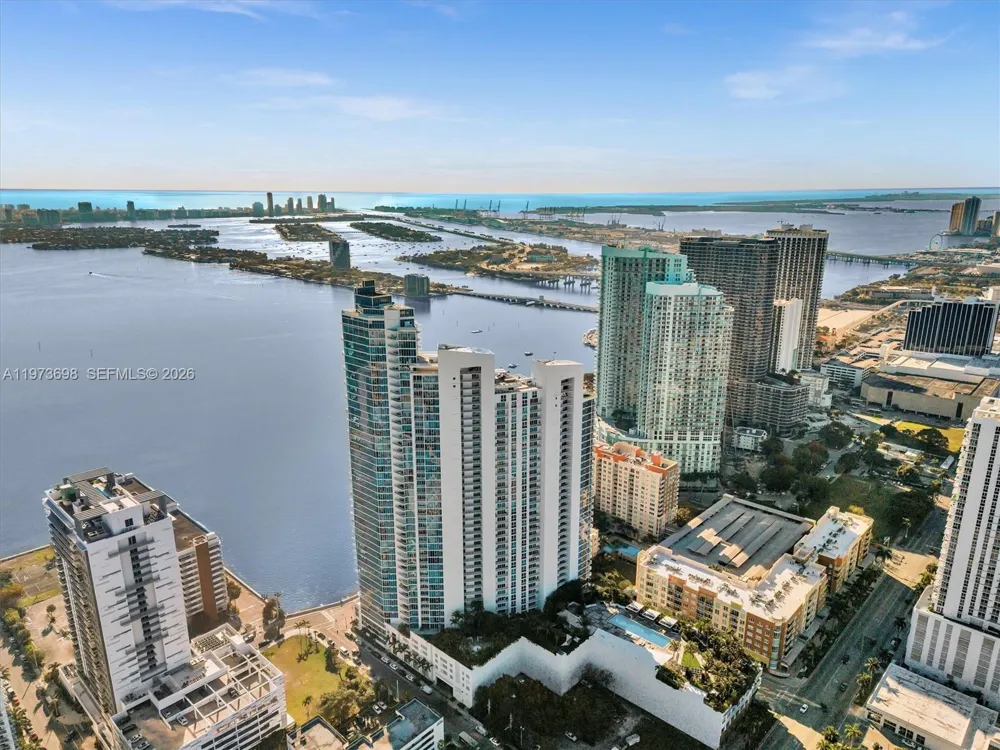 2020 Bayshore Dr #3303 Miami, FL 33137