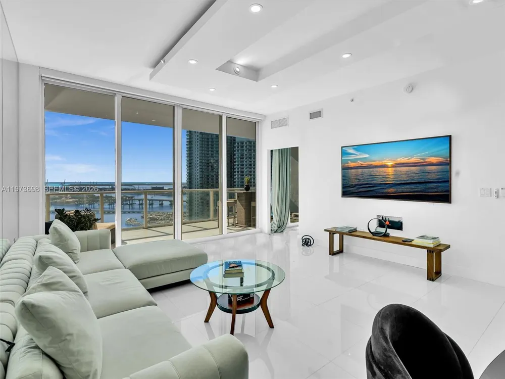 2020 Bayshore Dr #3303 Miami, FL 33137