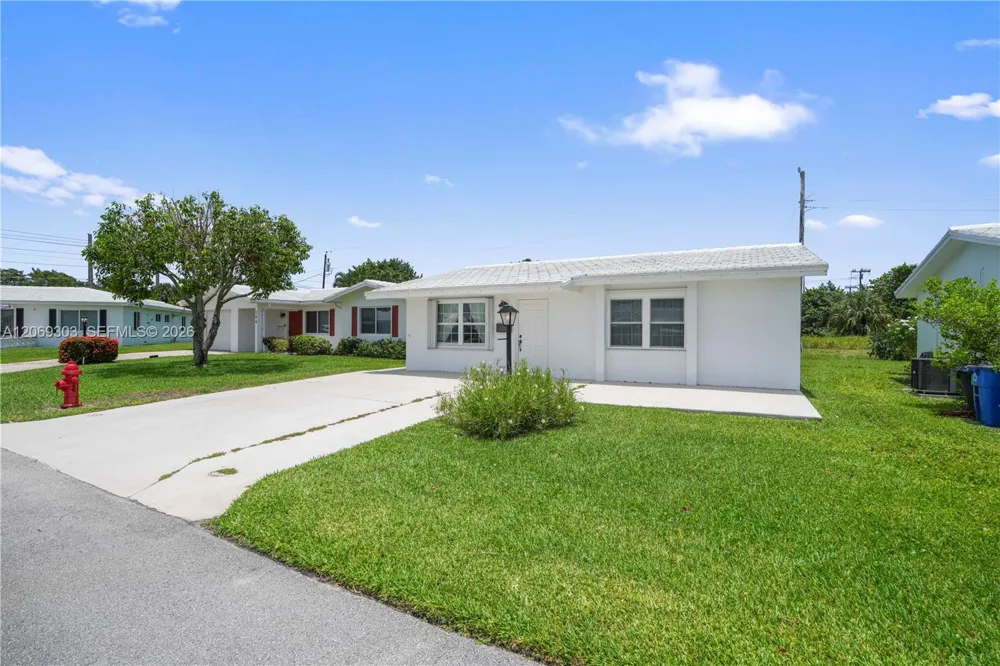 142 NW 10th Ct Boynton Beach, FL 33426